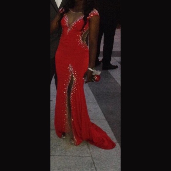 Red fitted prom dress - Picture 2 of 7